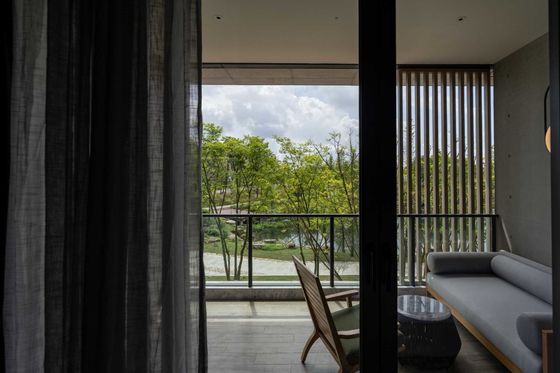 Odporny na zużycie Resort Style Apartament Meble Set Niestandardowa Sofa I Krzesła