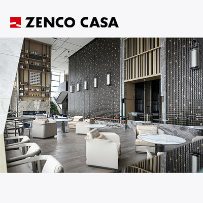 Zestaw mebli hotelowych obejmuje dwa krzesła z stołem kawowym