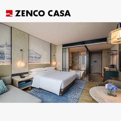 Zestaw mebli do sypialni hotelowej zawiera łóżko z drewna i nowoczesny minibar.